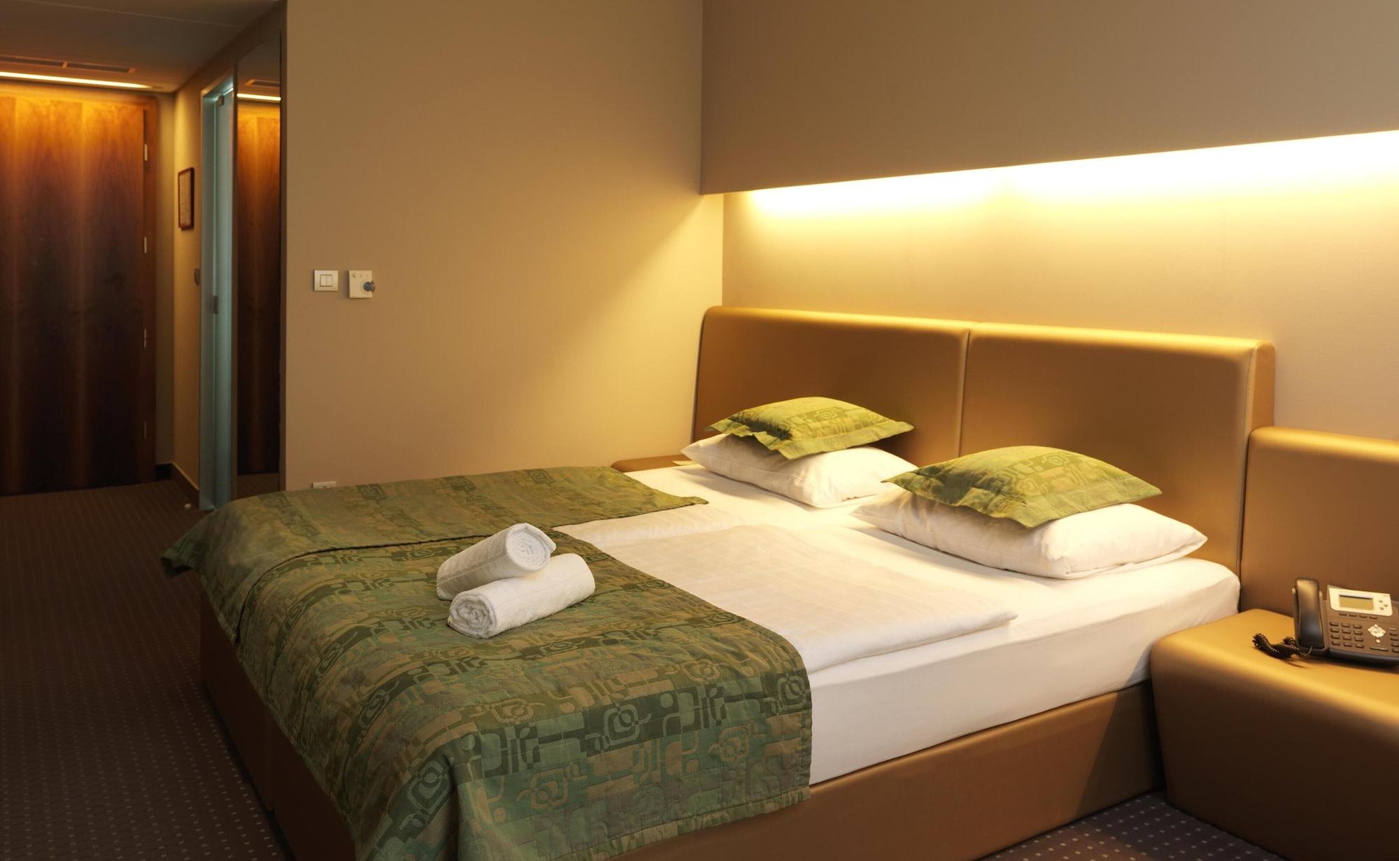 Hotel Thermana Park Lasko**** Superior Extérieur photo